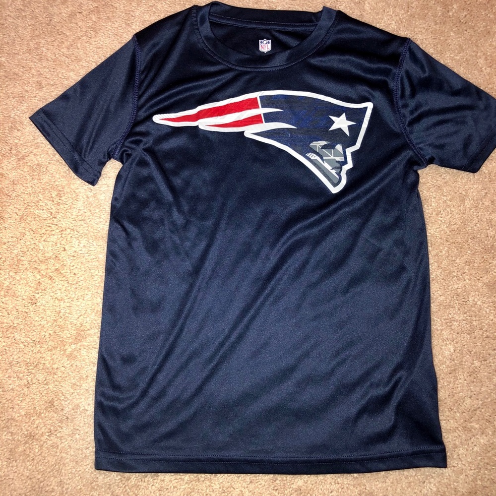 Youth New England Patriots Shirt-size 8